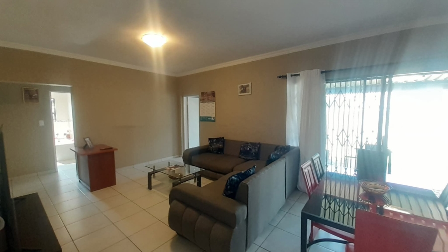 To Let 2 Bedroom Property for Rent in Melodie North West